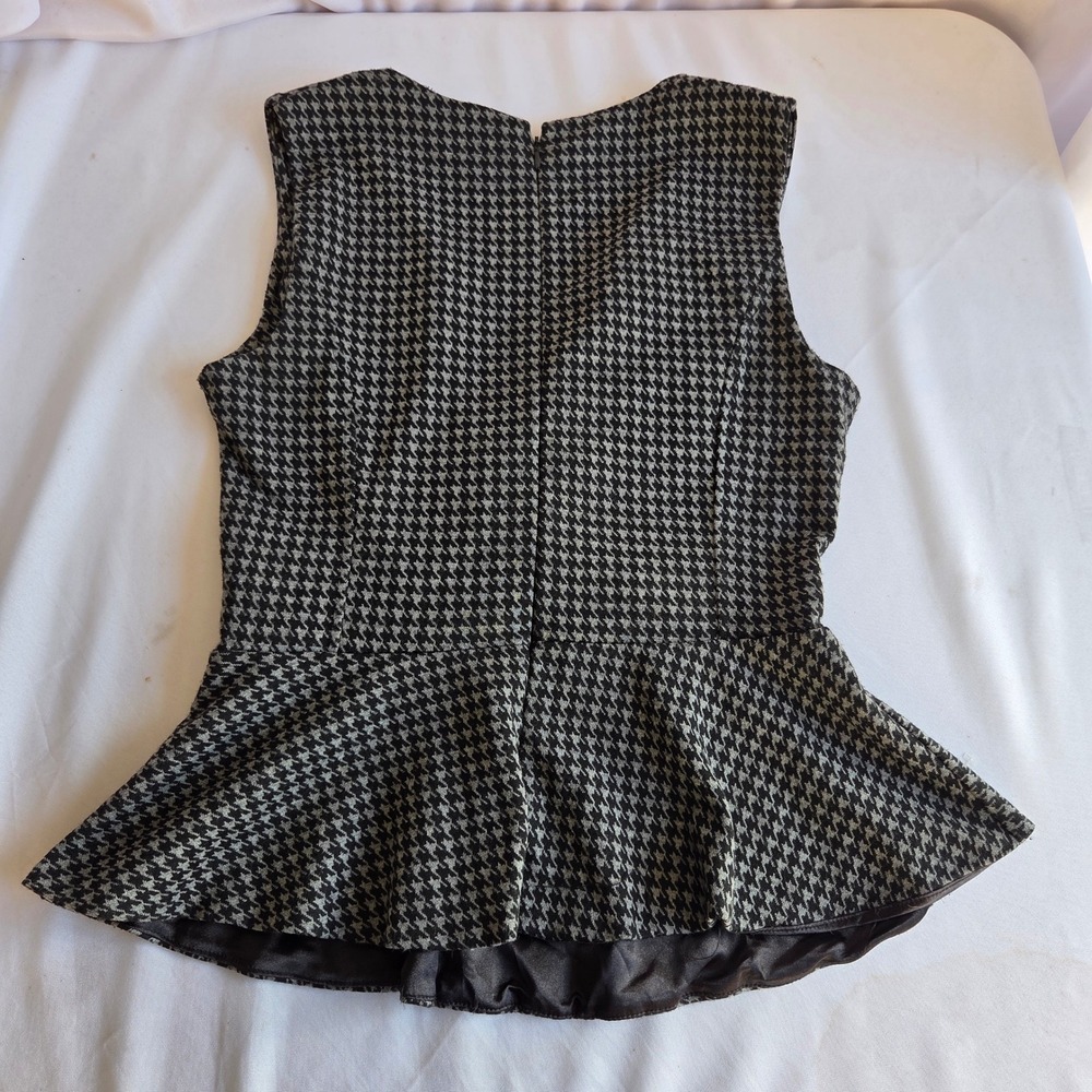 New York & Company Houndstooth Peplum Top Sleeveless V-Neck Wrap Black White 8 - Picture 4 of 7